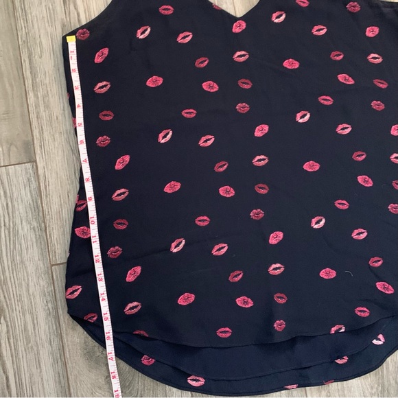 RW & Co. Silky Crepe V-Neck Cami - Dark Blue with Lips Print in Large - Picture 5 of 11